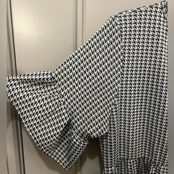 Boohoo Houndstooth Babydoll Dress with Ruffle Short Sleeve in Women’s US Size 14 - Picture 4 of 5